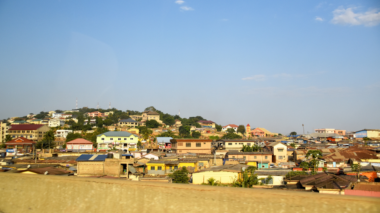 ubelong-trips-ghana-road-trip-road-side-view-of-houses-in-rural